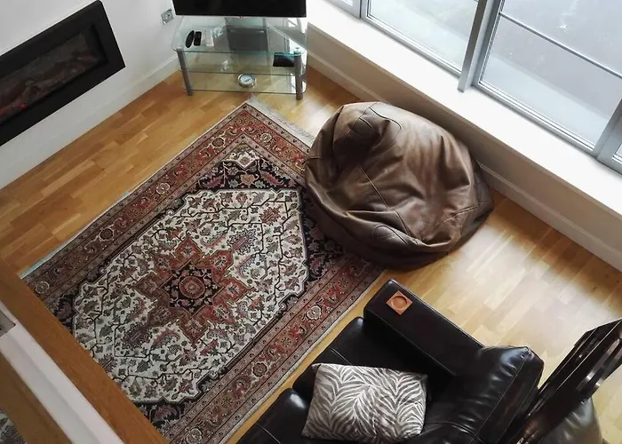 Spacious Loft Centre *